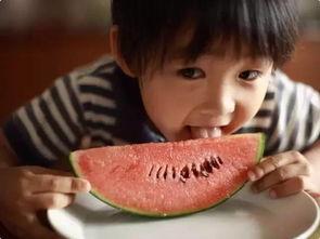 小哥吃瓜事件后续,真相大白，后续发展引关注